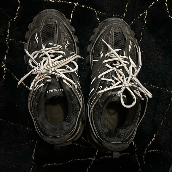 Balenciage - Picture 1 of 5